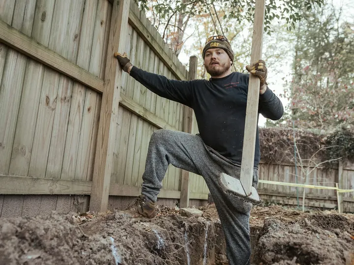Pro setting a fence post